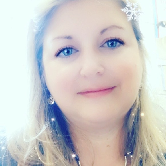 Meet your Posher, Angie - Picture 1 of 1